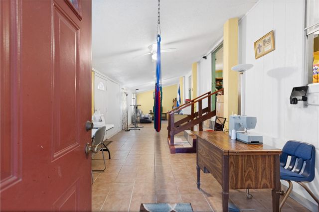 1309 S Franklin Avenue, Cleveland, TX 77327