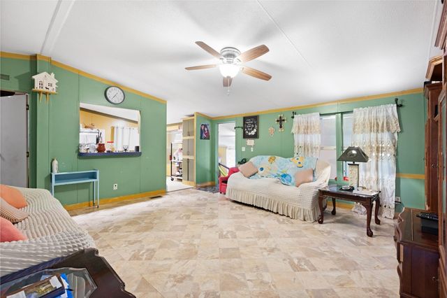 1309 S Franklin Avenue, Cleveland, TX 77327