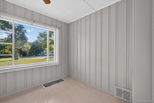 203 Center Road, Grand Blanc, MI 48439