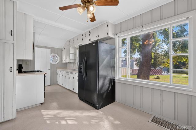 203 Center Road, Grand Blanc, MI 48439