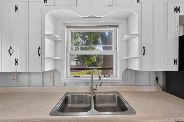 203 Center Road, Grand Blanc, MI 48439