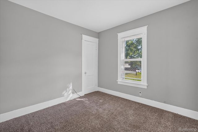 203 Center Road, Grand Blanc, MI 48439