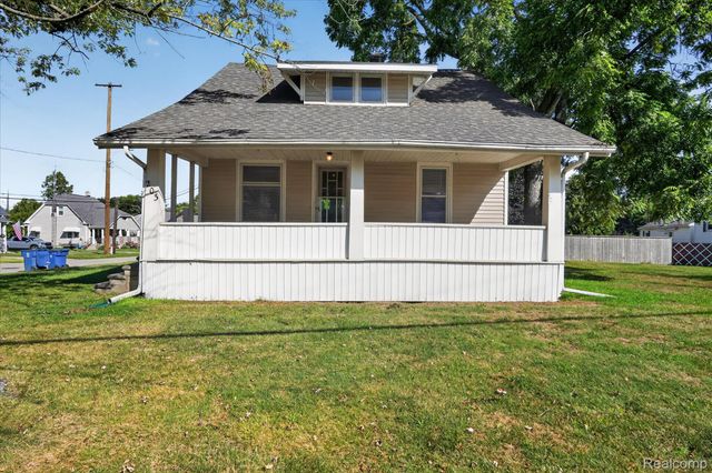 203 Center Road, Grand Blanc, MI 48439