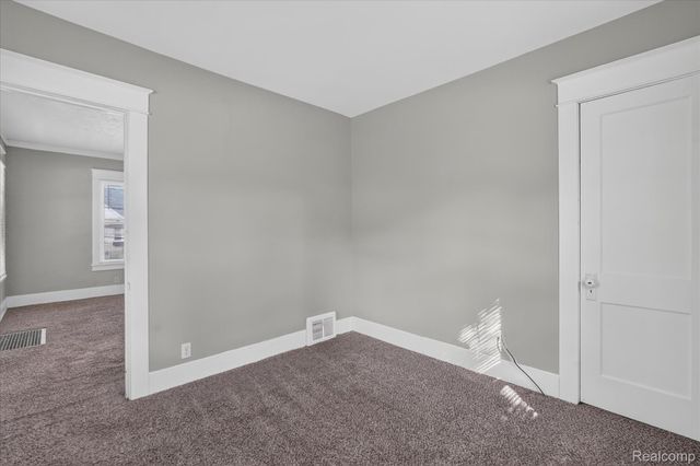 203 Center Road, Grand Blanc, MI 48439