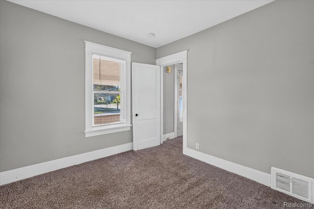 203 Center Road, Grand Blanc, MI 48439