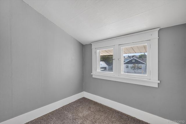 203 Center Road, Grand Blanc, MI 48439