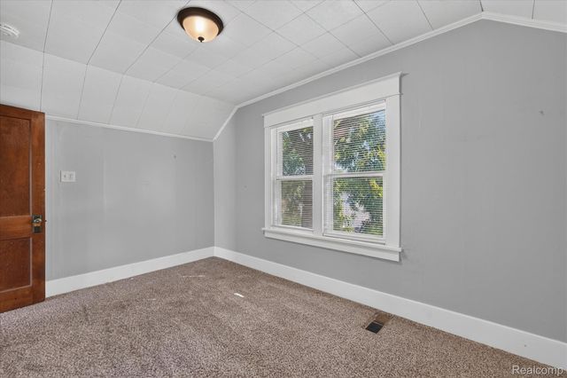 203 Center Road, Grand Blanc, MI 48439