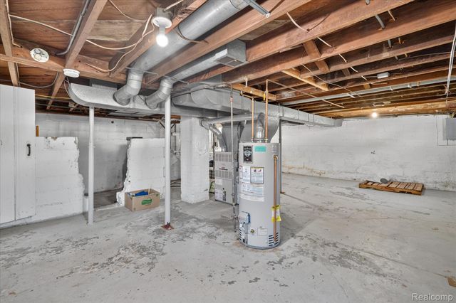 203 Center Road, Grand Blanc, MI 48439