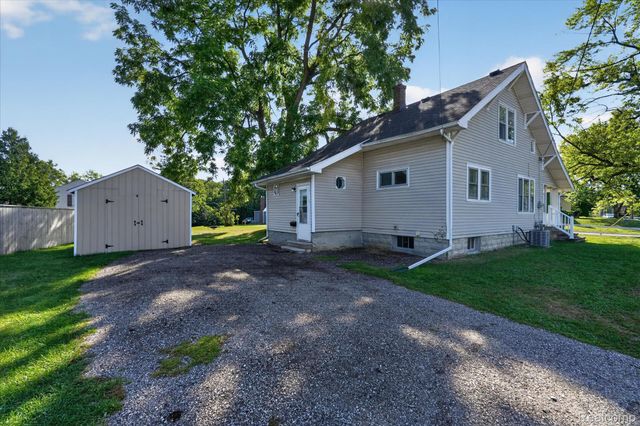 203 Center Road, Grand Blanc, MI 48439