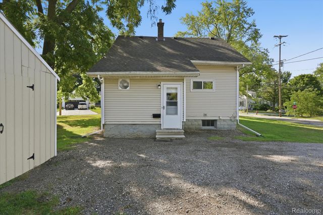 203 Center Road, Grand Blanc, MI 48439