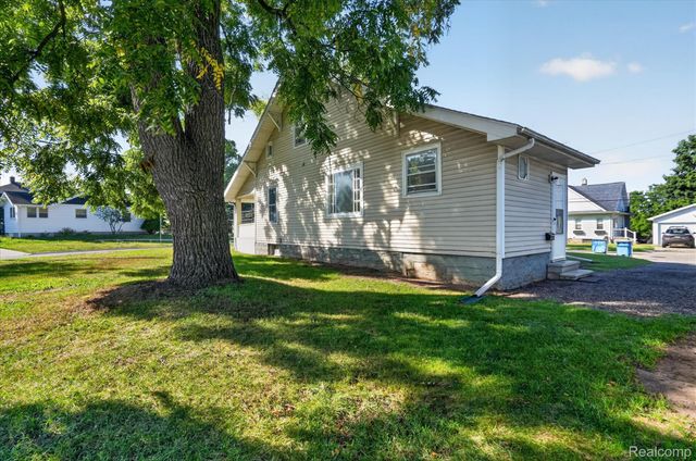 203 Center Road, Grand Blanc, MI 48439