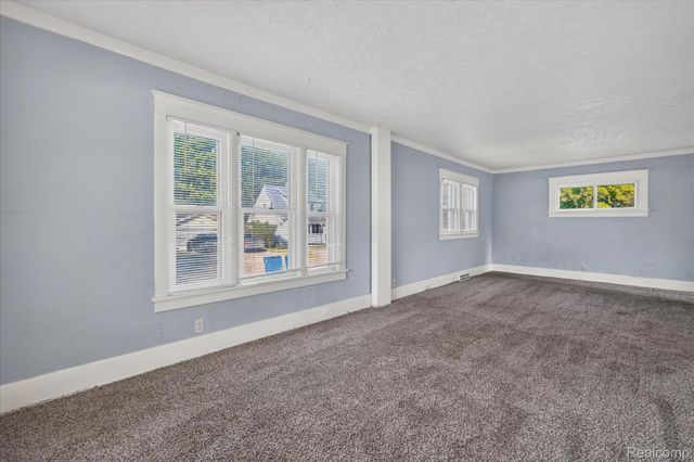 203 Center Road, Grand Blanc, MI 48439