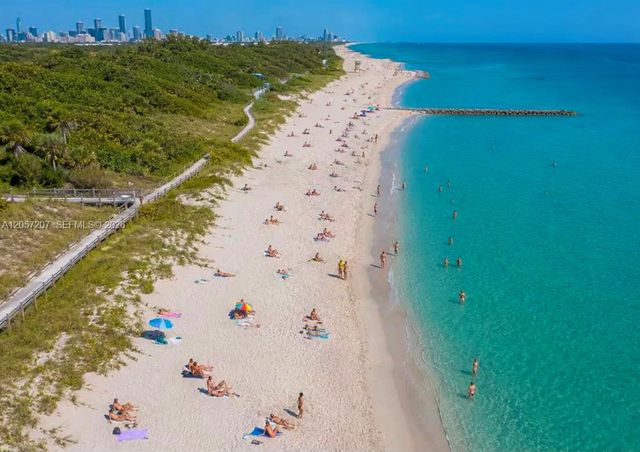 561 NE 172nd St, North Miami Beach, FL 33162