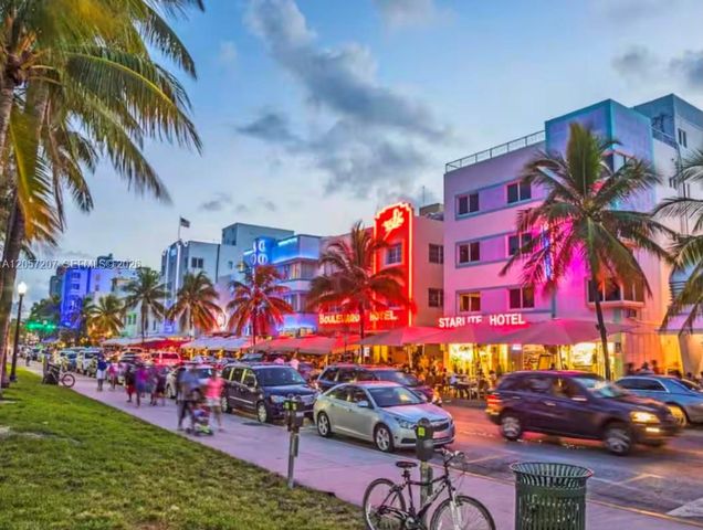 561 NE 172nd St, North Miami Beach, FL 33162