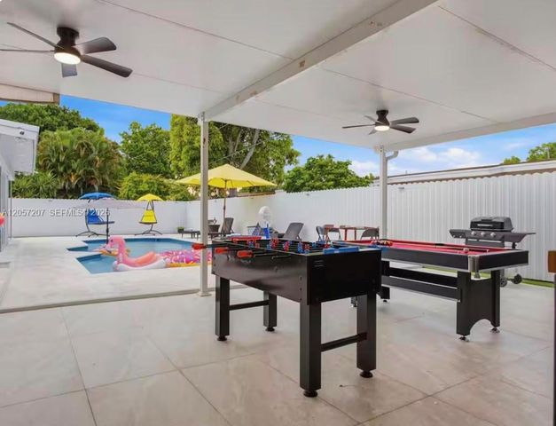 561 NE 172nd St, North Miami Beach, FL 33162