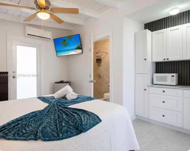 561 NE 172nd St, North Miami Beach, FL 33162