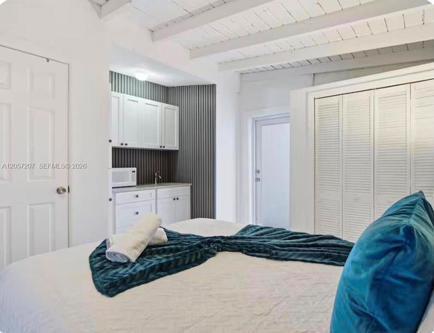 561 NE 172nd St, North Miami Beach, FL 33162