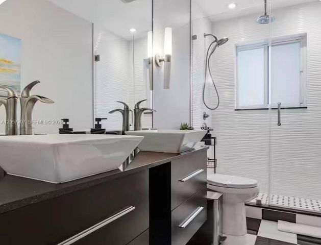 561 NE 172nd St, North Miami Beach, FL 33162