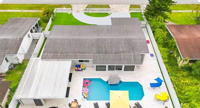 561 NE 172nd St, North Miami Beach, FL 33162