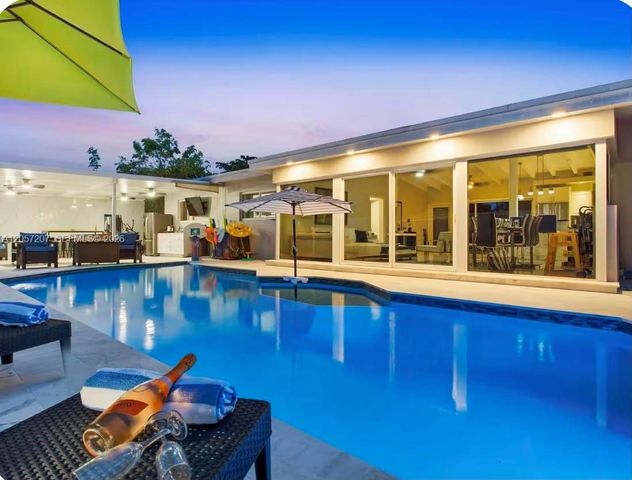 561 NE 172nd St, North Miami Beach, FL 33162