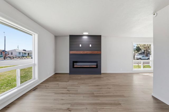 5303 N Howard St, Spokane, WA 99205