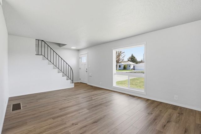 5303 N Howard St, Spokane, WA 99205