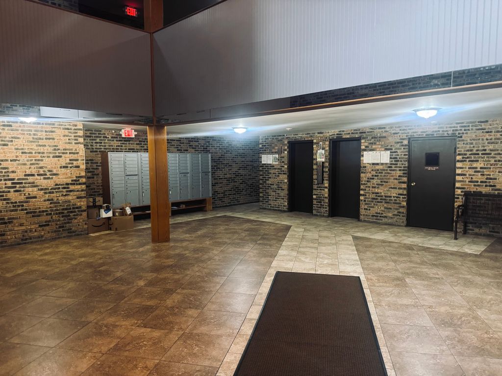 8970 N Parkside Avenue 304, Des Plaines, IL 60016 — photo 3