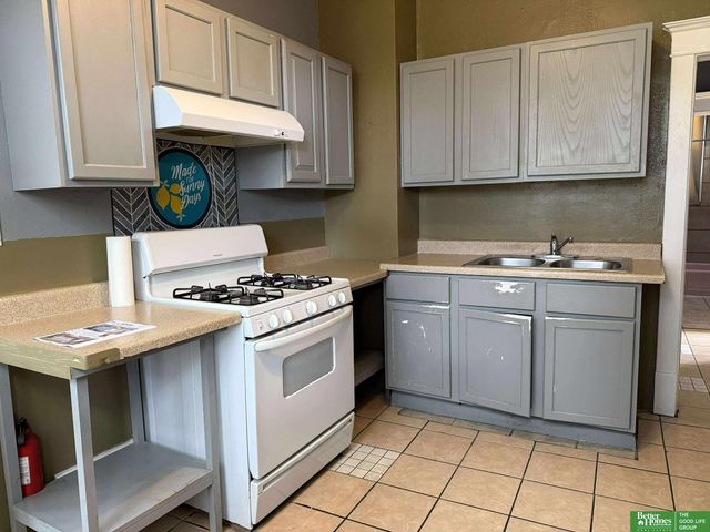 2015 W Street, Omaha, NE 68107