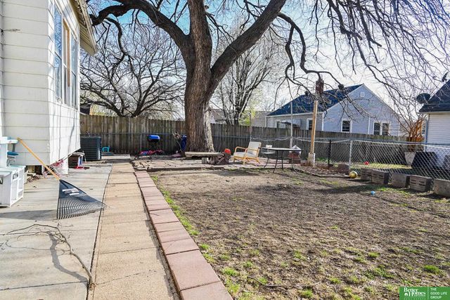 2015 W Street, Omaha, NE 68107
