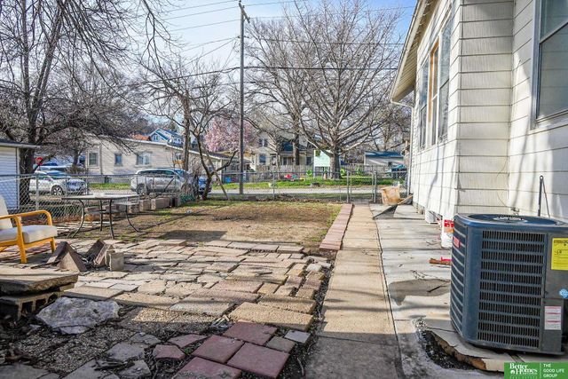 2015 W Street, Omaha, NE 68107