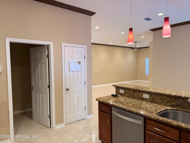 5925 ROUND TABLE Road, Jacksonville, FL 32254