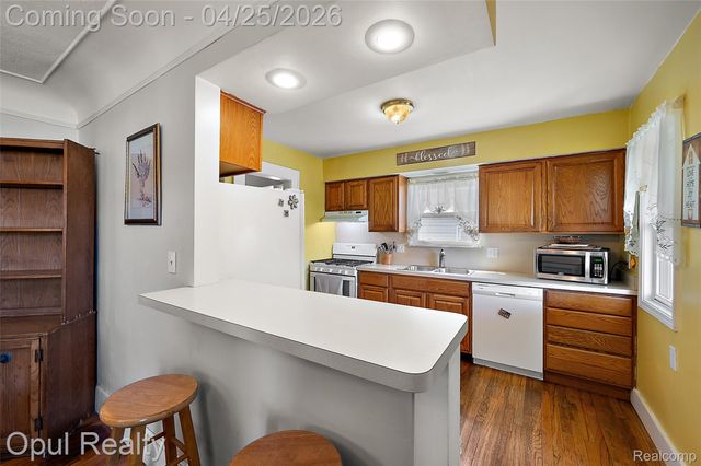 34512 Ash Street, Wayne, MI 48184