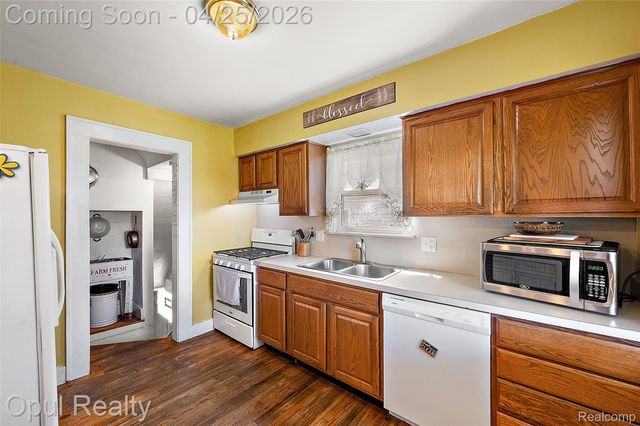 34512 Ash Street, Wayne, MI 48184