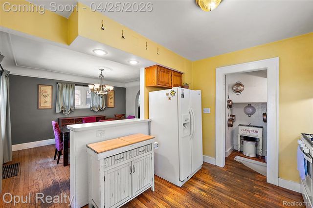 34512 Ash Street, Wayne, MI 48184