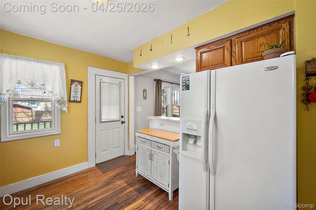 34512 Ash Street, Wayne, MI 48184