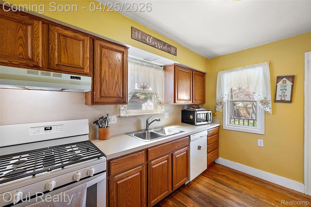 34512 Ash Street, Wayne, MI 48184