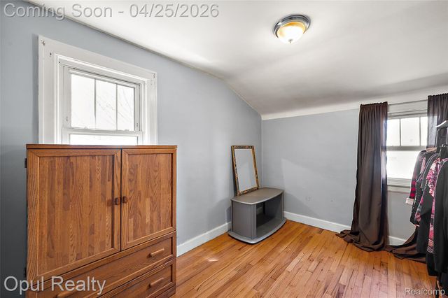 34512 Ash Street, Wayne, MI 48184