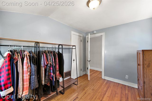 34512 Ash Street, Wayne, MI 48184