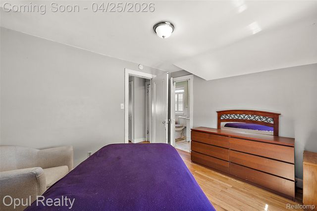 34512 Ash Street, Wayne, MI 48184