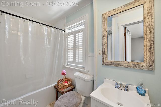 34512 Ash Street, Wayne, MI 48184