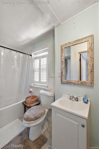 34512 Ash Street, Wayne, MI 48184