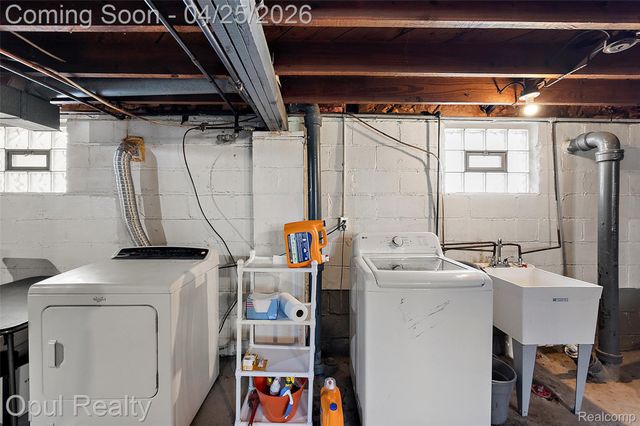 34512 Ash Street, Wayne, MI 48184