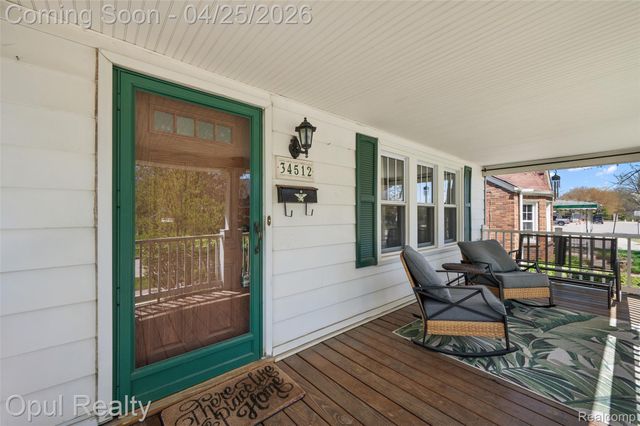 34512 Ash Street, Wayne, MI 48184