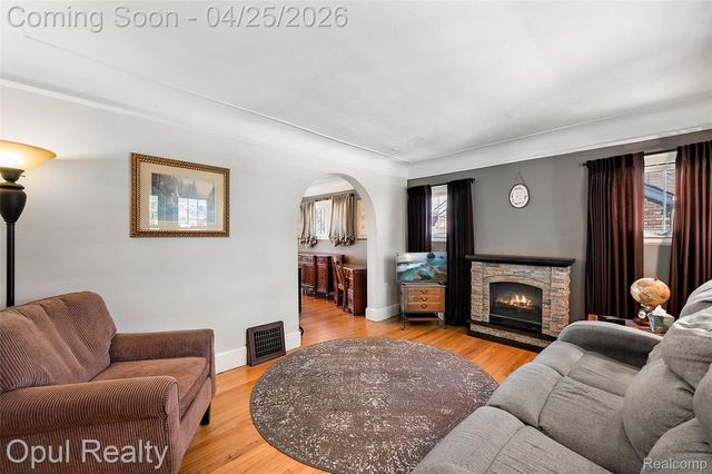 34512 Ash Street, Wayne, MI 48184