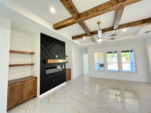 105 Oxford Court, Weatherford, TX 76088