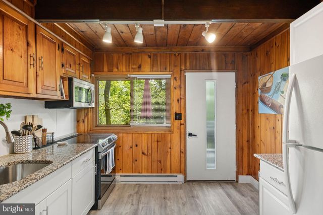214 COACH RD, Tobyhanna, PA 18466