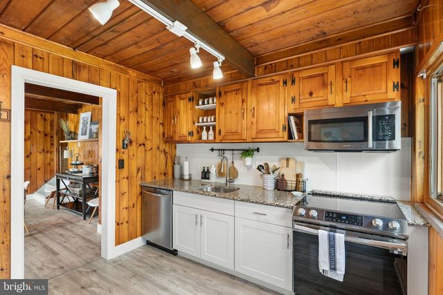214 COACH RD, Tobyhanna, PA 18466