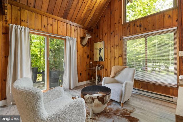 214 COACH RD, Tobyhanna, PA 18466