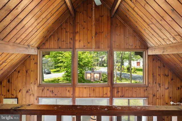 214 COACH RD, Tobyhanna, PA 18466