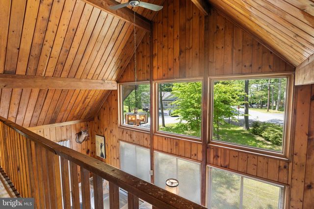 214 COACH RD, Tobyhanna, PA 18466